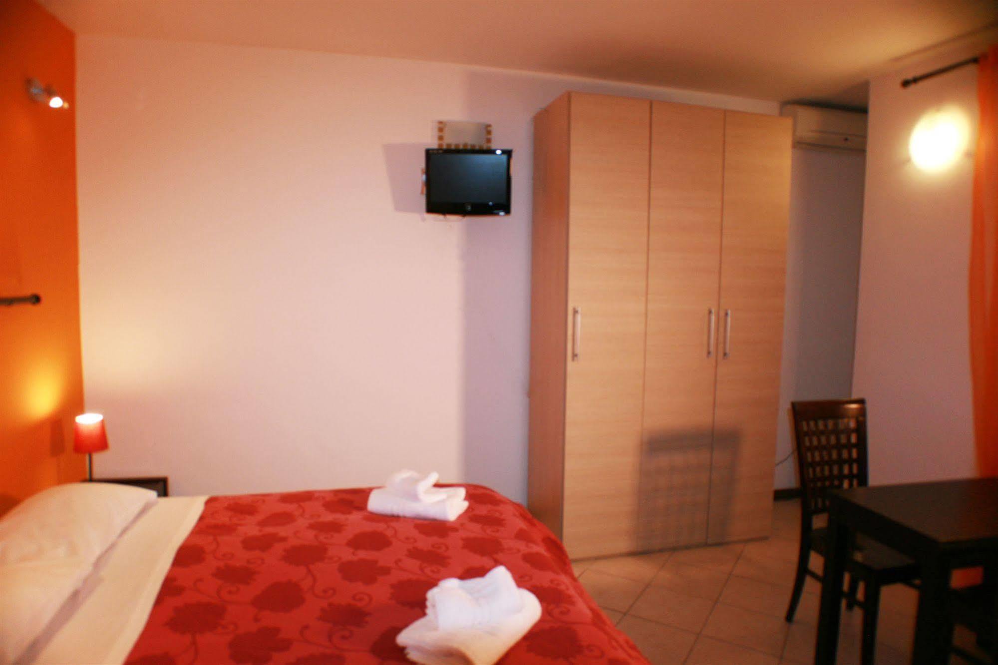 Macao Rooms Рим Экстерьер фото